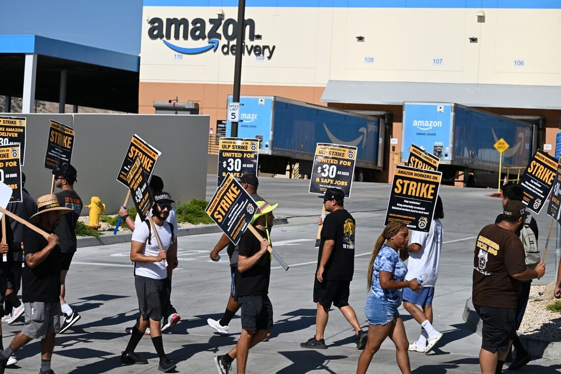 Trabalhadores estão em greve e protestam na Amazon