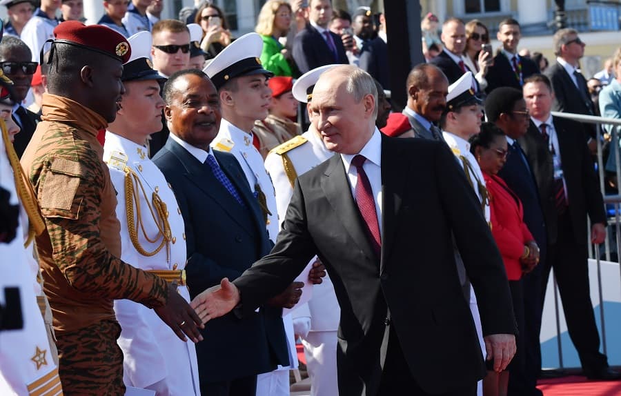 Putin em desfile naval