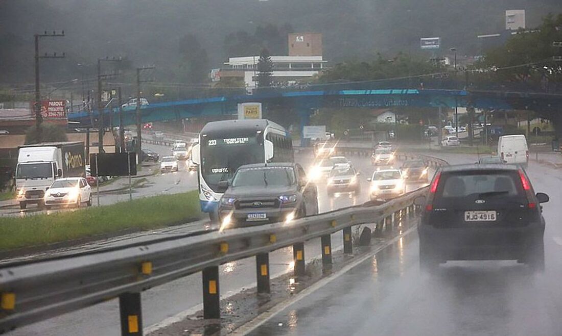 Santa Catarina é um dos estados que estão em alerta de perigo para tempestade para este fim de semana