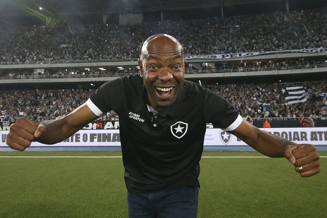 Claudio Caçapa teve passagem vitoriosa no Botafogo como técnico interino