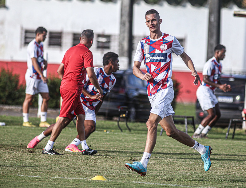 Joecio, novo zagueiro do Náutico