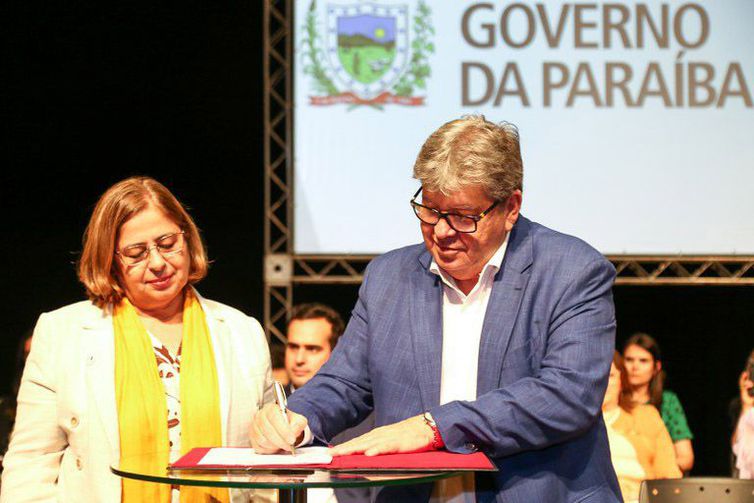 Patos (PB) - A ministra das Mulheres, Cida Gonçalves, e o governador João Azevêdo