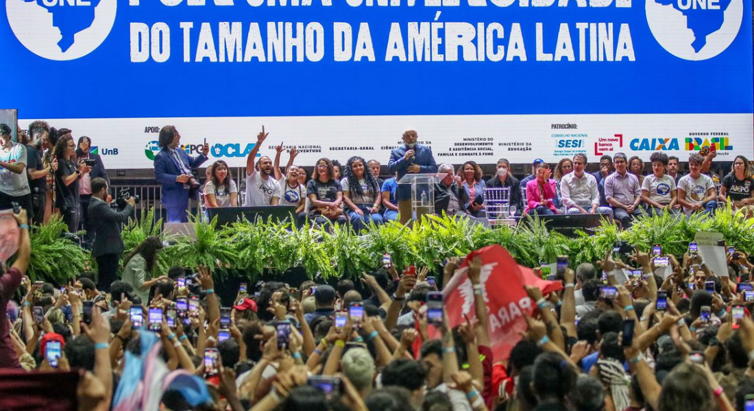 Lula e Mujica no Congresso da UNE