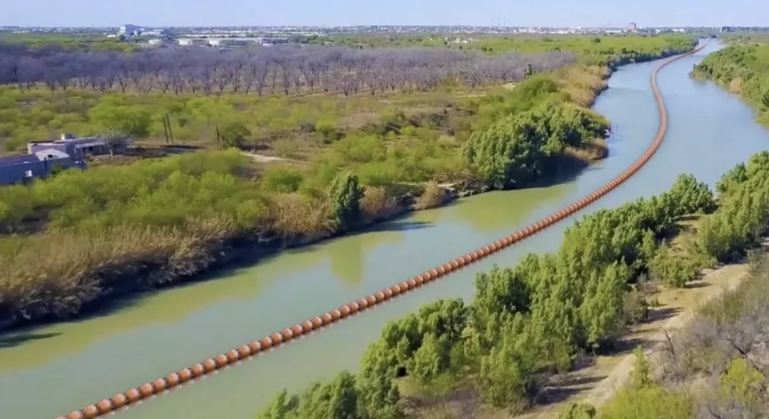 Boias no Rio Grande, na fronteira do México com Estados Unidos