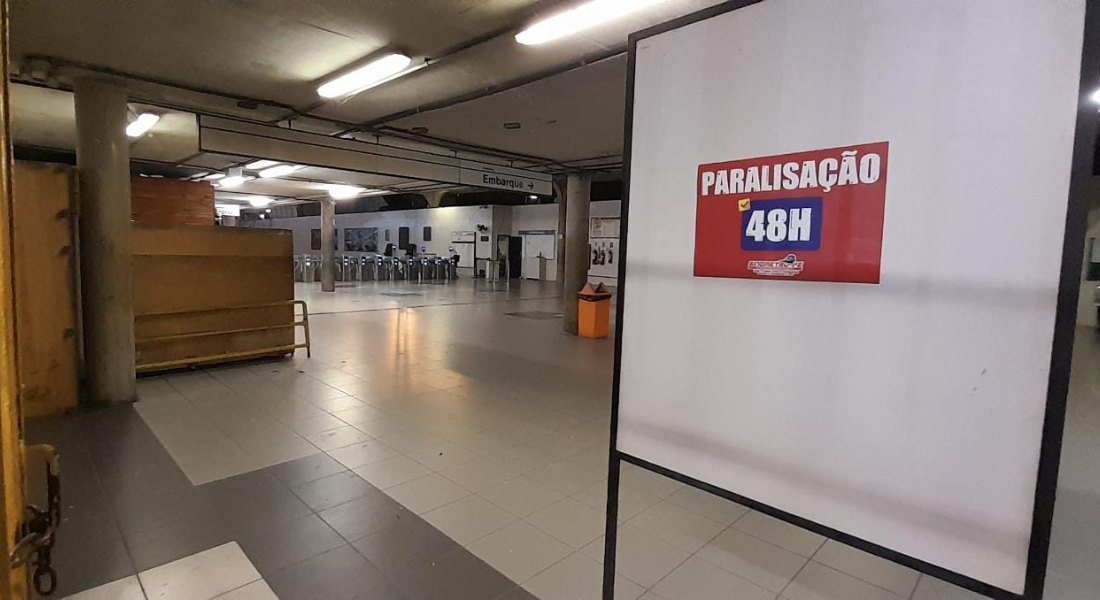 Metrô do Recife fechado, na noite desta quinta-feira (27)