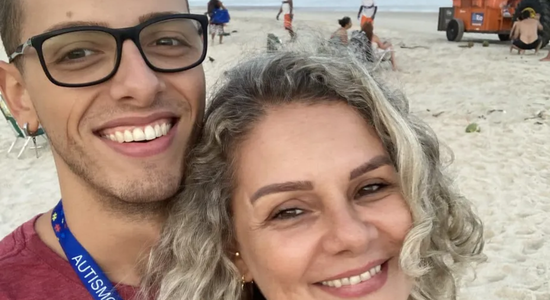 Alexsandra Menaguali Lima e o filho Augusto