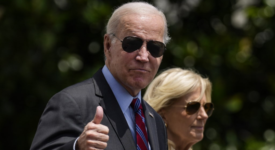 Joe Biden ao lado da esposa, Jill Biden