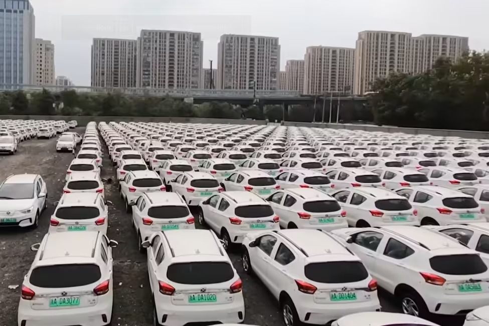 Cemitério de carros elétricos na China