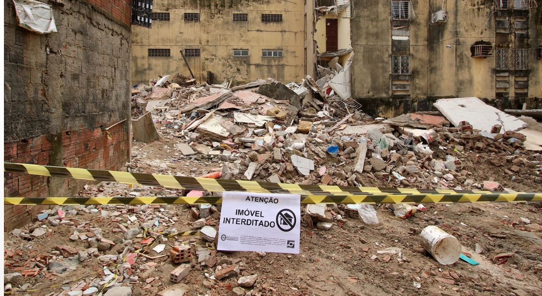 Área do prédio que desabou no Janga, em Paulista