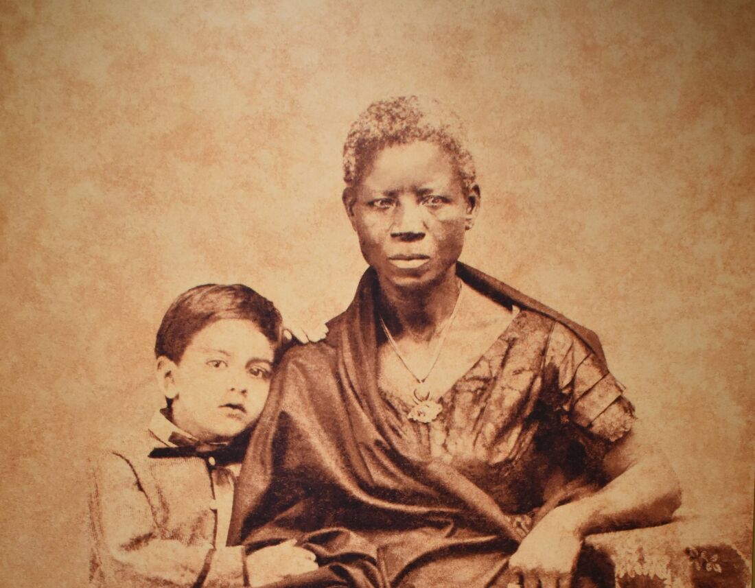 Augusto Gomes Leal e sua ama de leite Mônica. Fotografia, 1860. Coleção Francisco Rodrigues