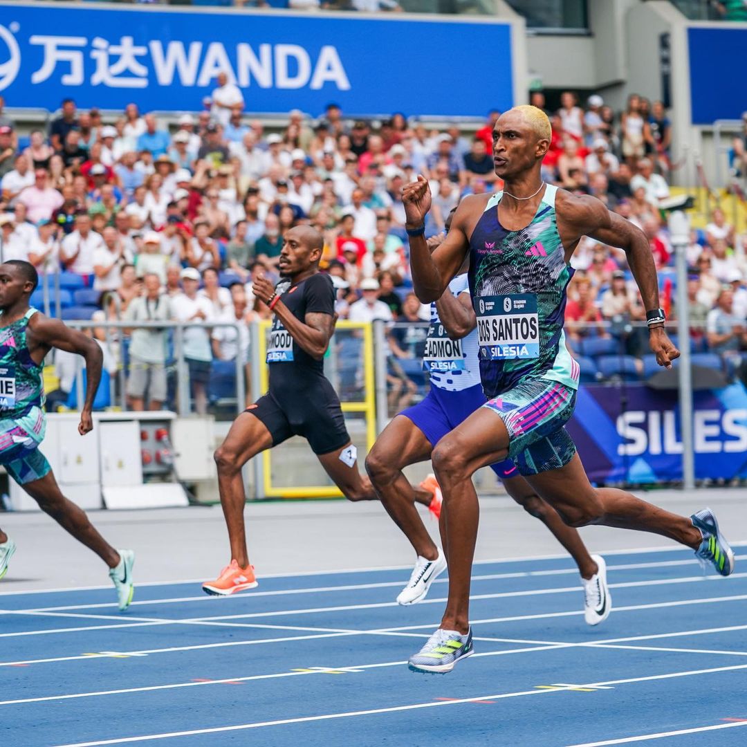 Alison dos Santos é campeão mundial dos 400 m com barreiras