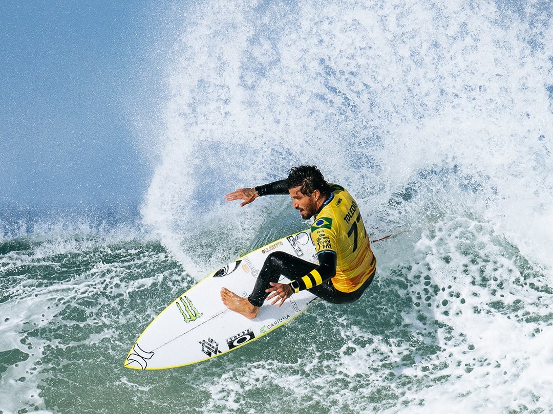 Filipe Toledo, primeiro surfista brasileiro classificado para Paris 2024 