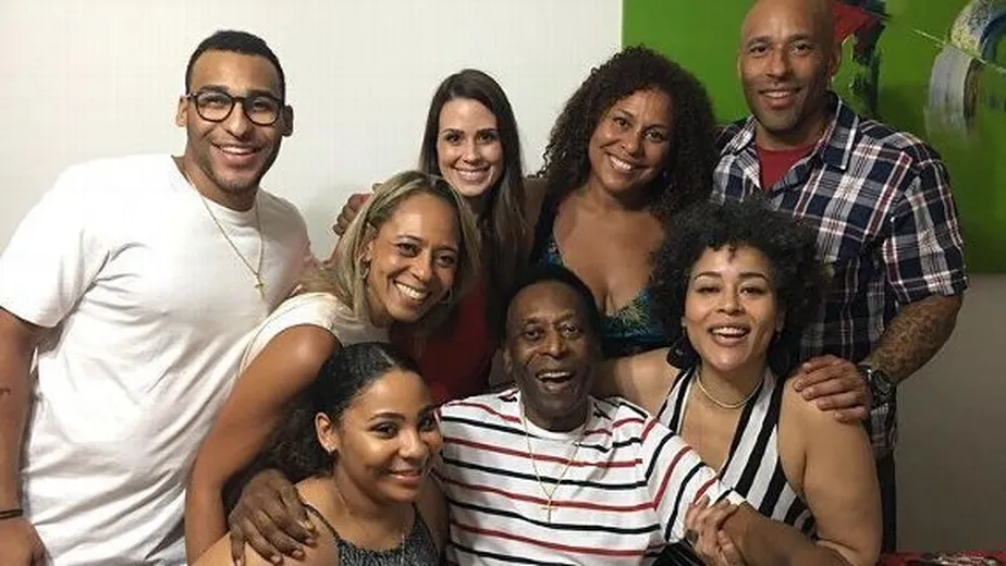 Pelé teve sete filhos, mas não reconheceu uma delas