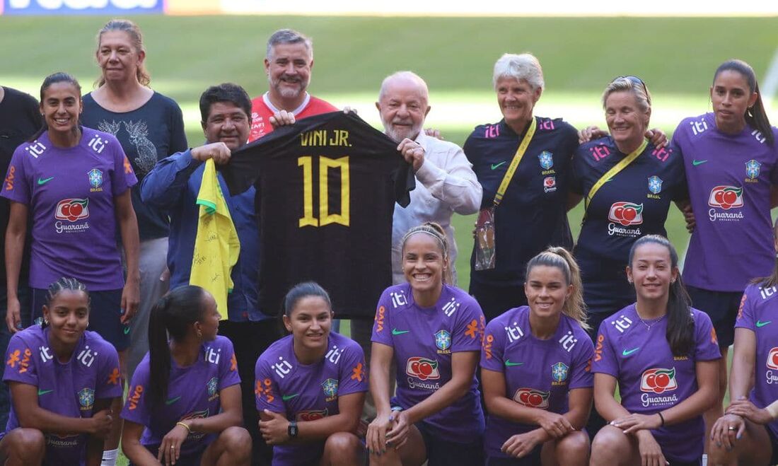 Mulheres no Futebol: seleção brasileira disputa Copa Mundial, na