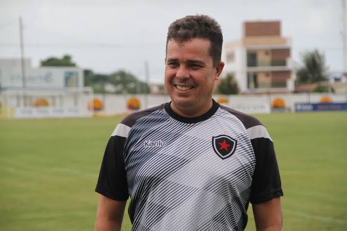 Evaristo Piza, novo treinador do Santa Cruz 