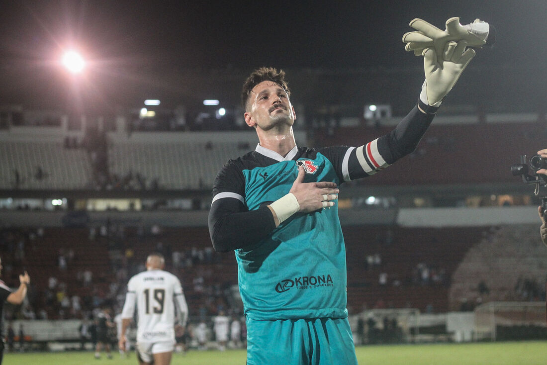 Michael, goleiro do Santa Cruz