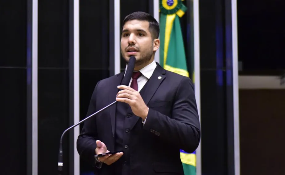 O deputado federal André Fernandes discursa na Câmara 