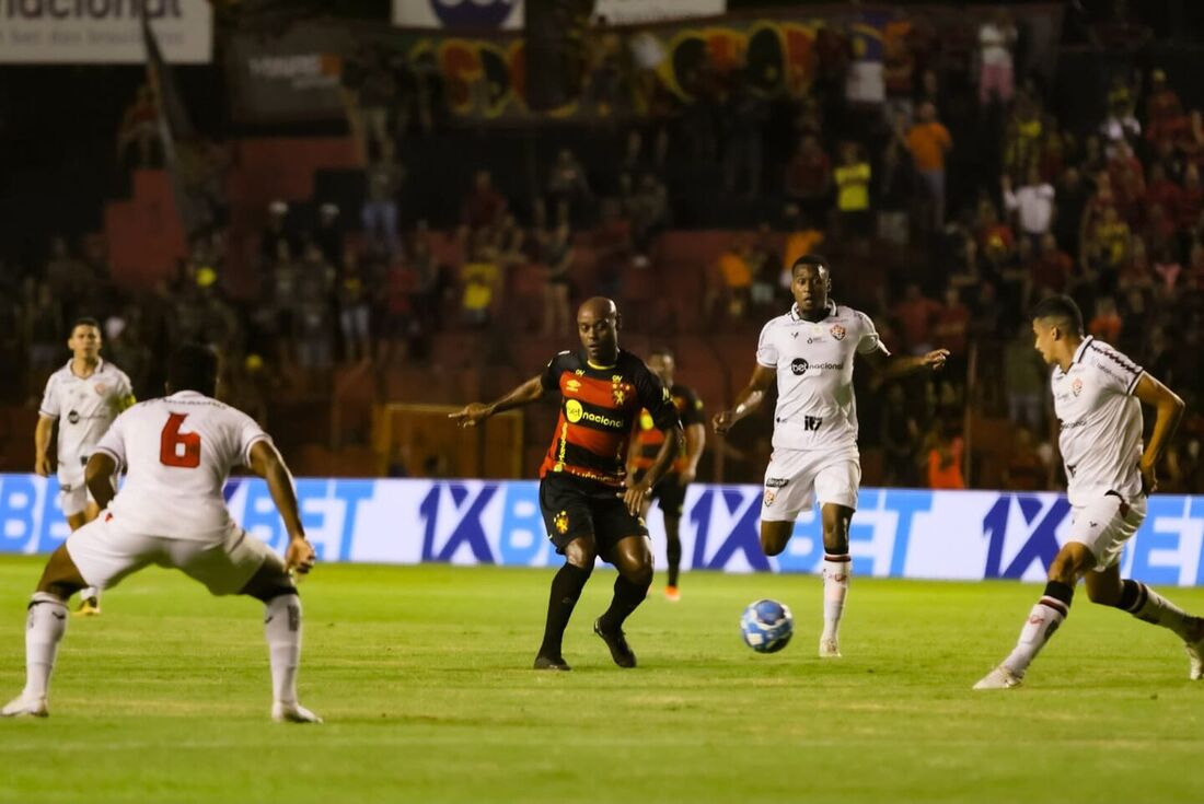 Em jogo agitado, Sport vence Tombense na Ilha do Retiro pela Série B -  VAVEL Brasil