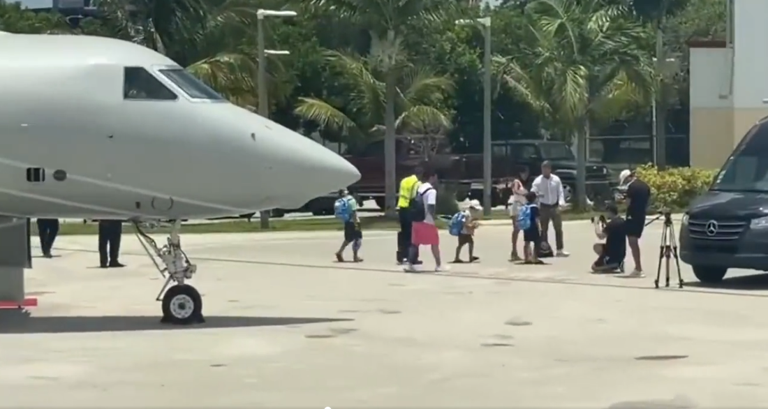 Messi desembarcando em Miami, sua nova casa 