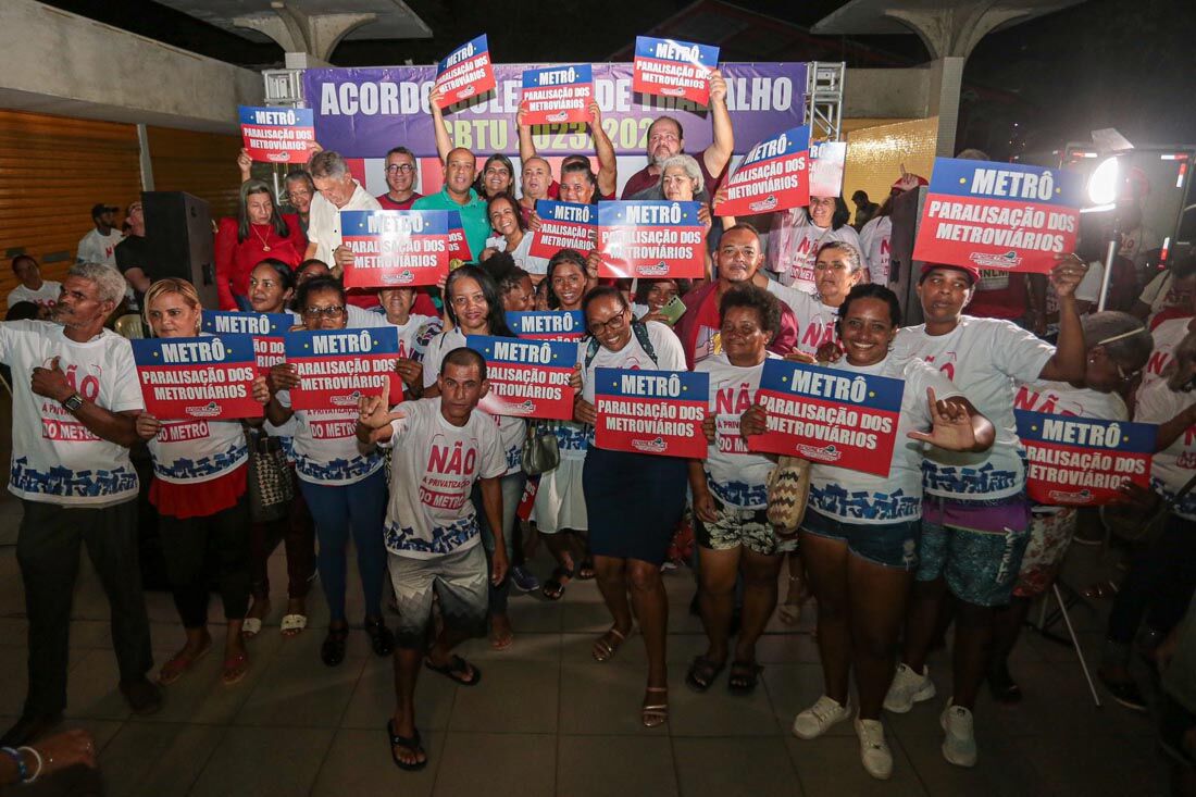 Após assembleia na Estação Recife, metroviários decidem fazer paralisação de 24h