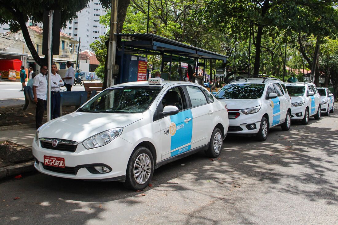 O plenário da Câmara manteve a inclusão dos taxistas autônomos entre os beneficiários do programa de crédito do governo para microempresas e MEIs