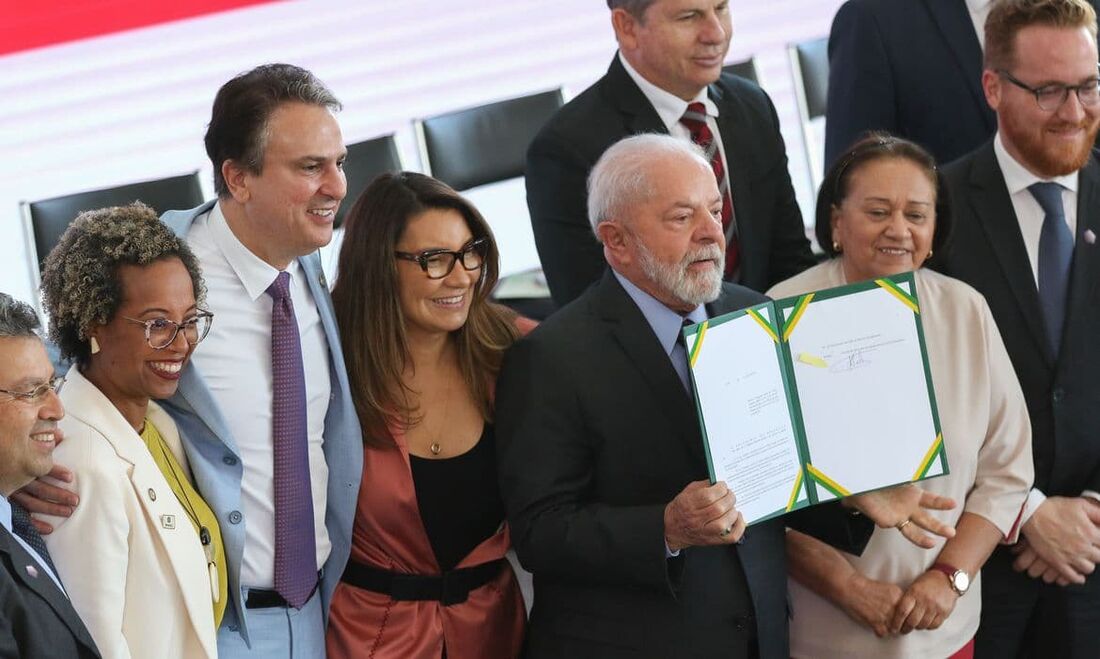 Lula no evento no qual sancionou a lei das escolas em tempo integral