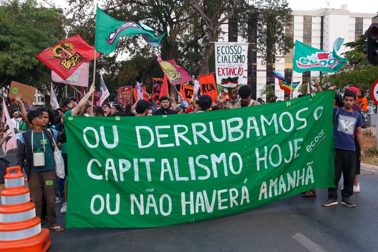 Protesto de estudantes em frente ao Banco Central, em Brasília 