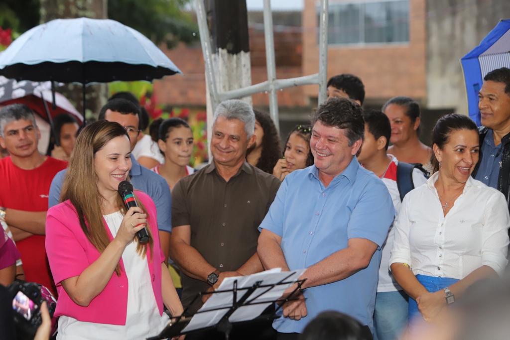 Prefeita de Amaraji, Aline Gouveia, e o deputado Sileno Guedes
