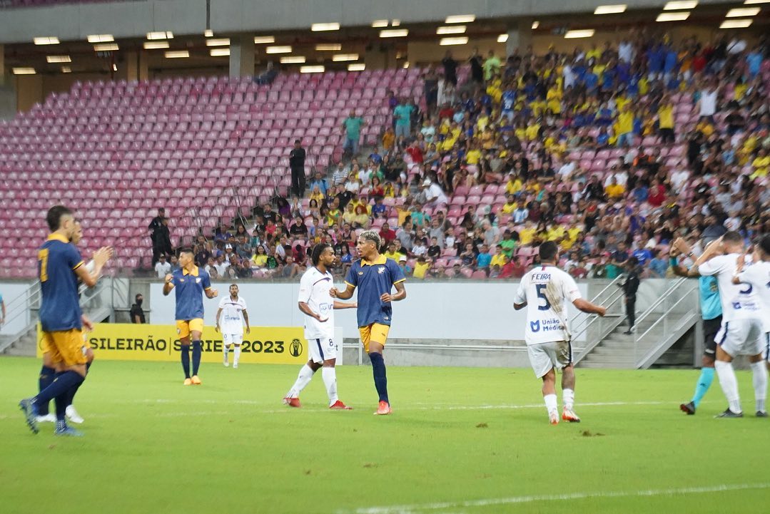 Retrô bateu o Bahia de Feira na Arena de Pernambuco