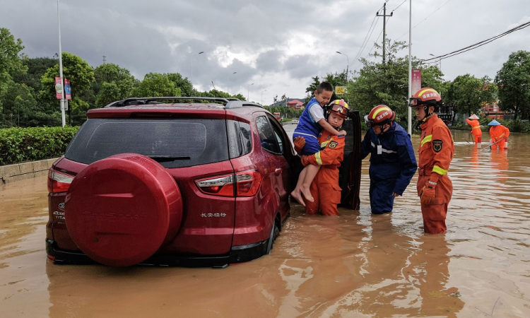 Moradores ficaram ilhados durante passagem do tufão por Quanzhou, no sudeste da China