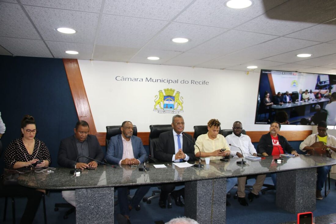 Audiência pública discute racismo