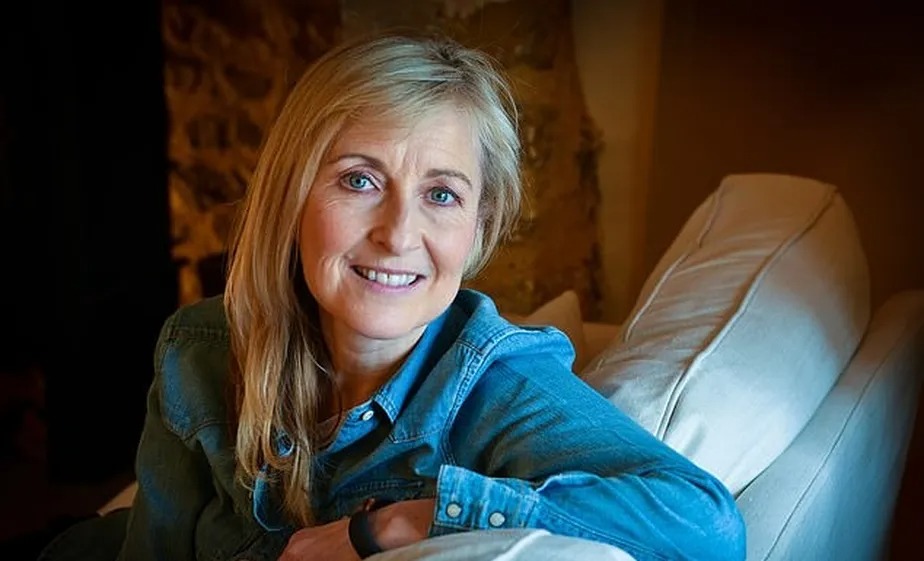 Fiona Phillips perdeu os pais para o Alzheimer a agora sofre da mesma doença