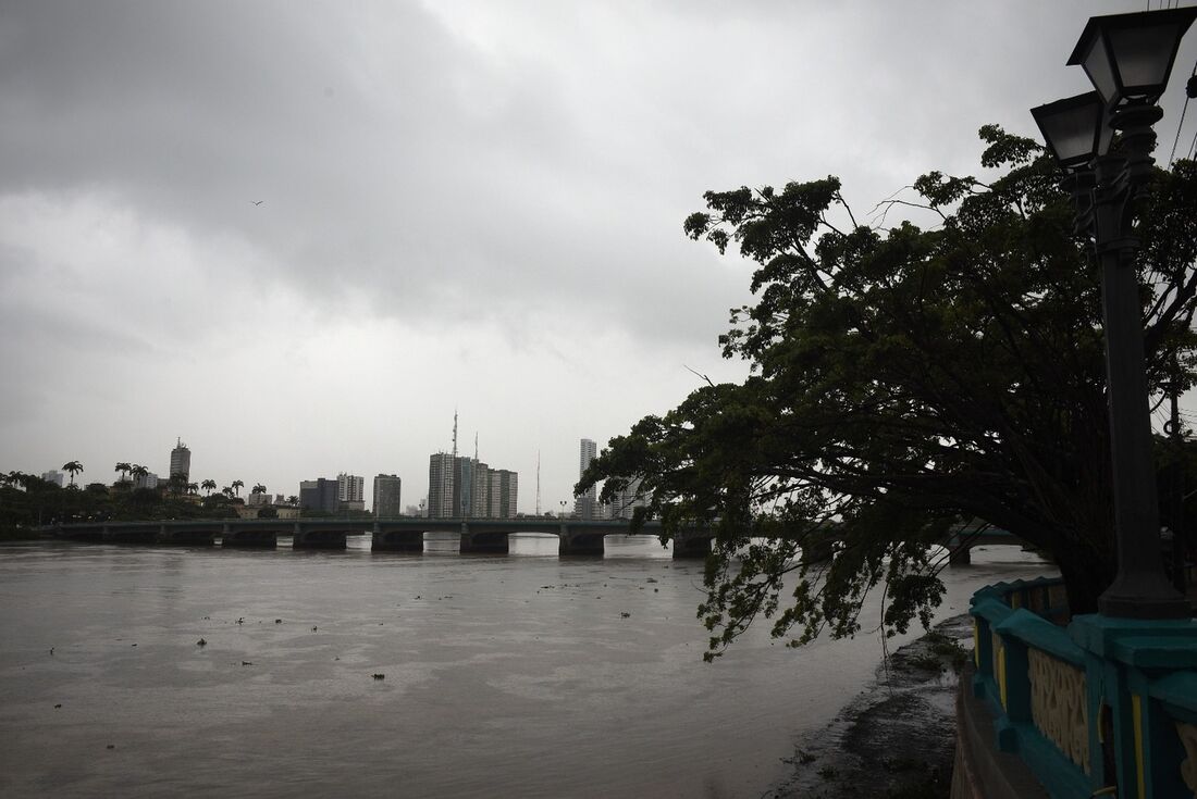 Várias cidades registram altos acumulados de chuva desde a quarta-feira (13)