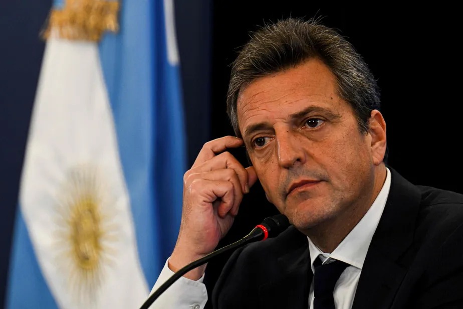 O ministro da Economia, Sergio Massa, será o candidato presidencial da Argentina pelo centro governista 