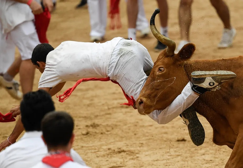 Seis pessoas ficaram feridas na tradicional corrida de touros na Espanha 