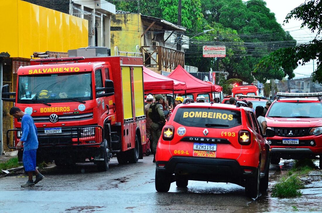 Primeiras vítimas de desabamento em Paulista saíram orientadas e com fraturas, diz comandante