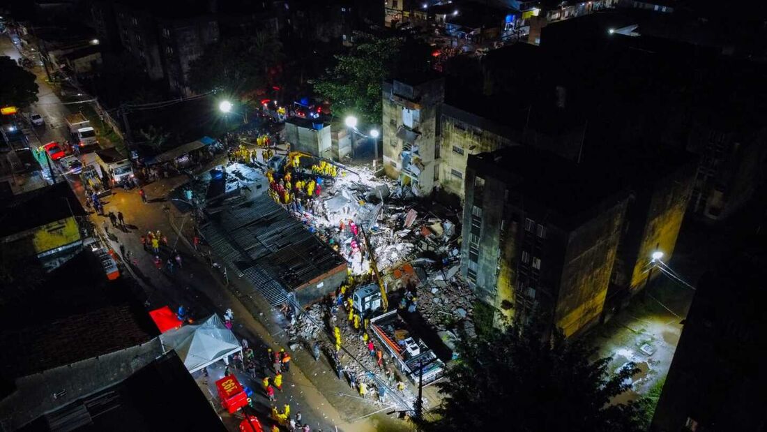 Desabamento de prédio no Janga, em Paulista