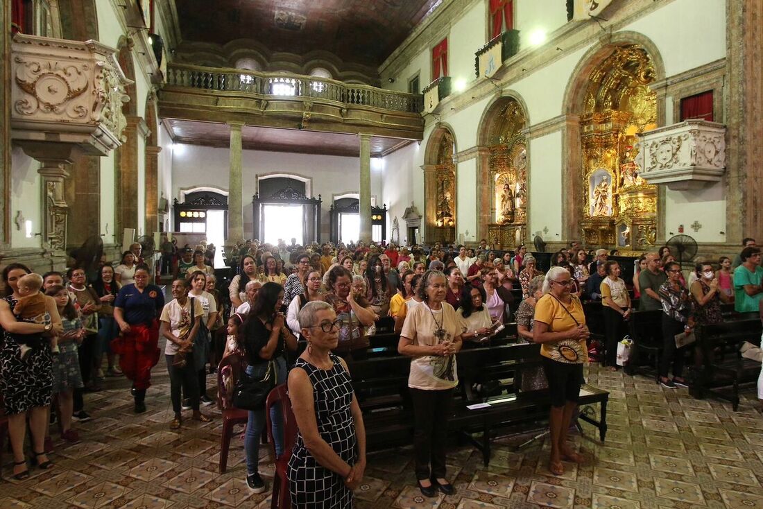 Festa de Nossa Senhora do Carmo promove missas, novena, pregação e show, neste domingo (9)