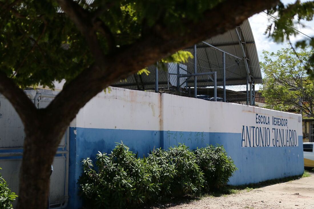 Escola Vereador Antônio Januário, em Prazeres, era uma das escolas cívico-militares do Estado