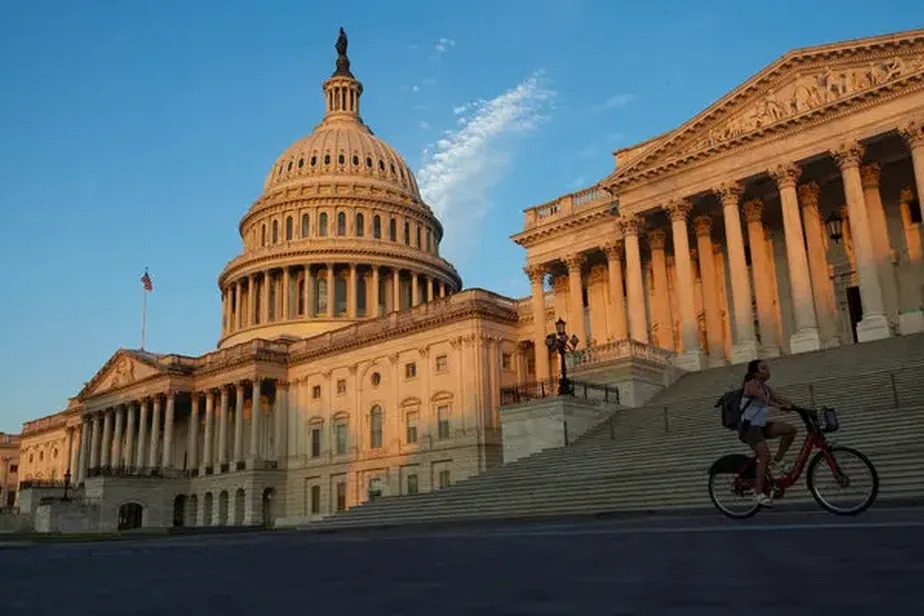 Medida anual é com frequência aprovada com endosso bipartidário; na foto, o Capitólio, sede do Congresso americano 