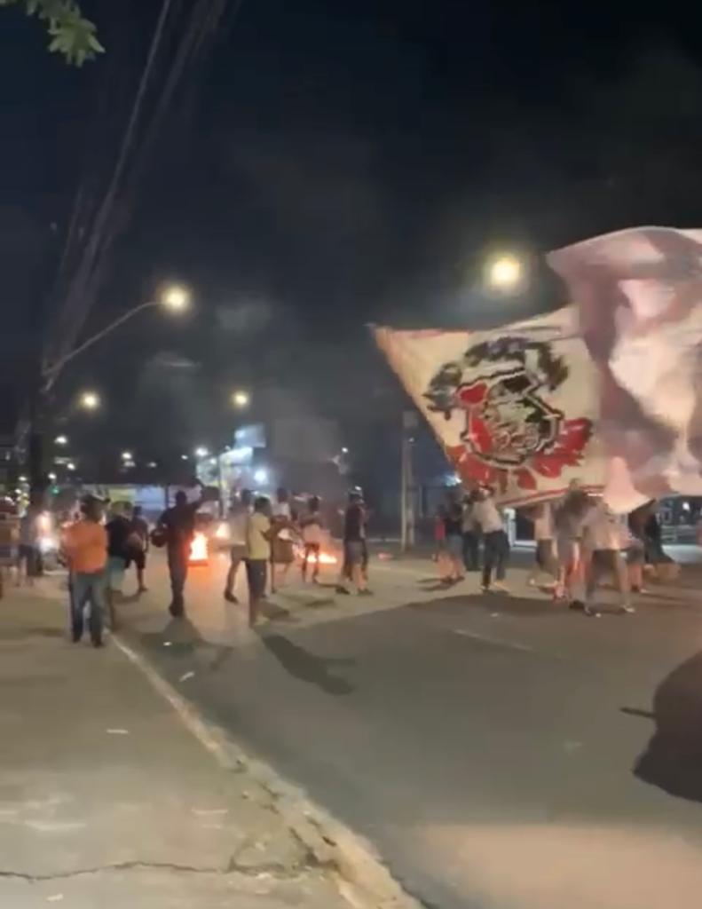 Trânsito é afetado nos dois sentidos da Avenida Beberibe