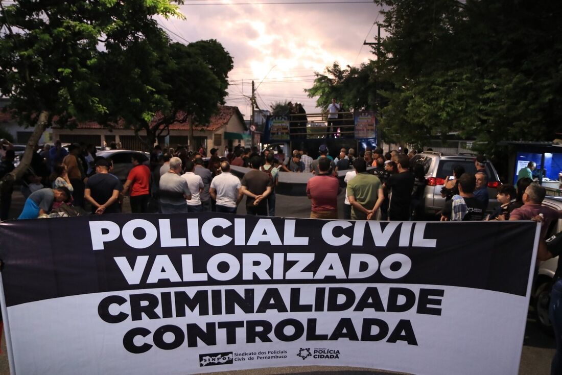 Entre reivindicações, policiais pedem melhores condições de salário e trabalho; saúde mental é tema exaltado