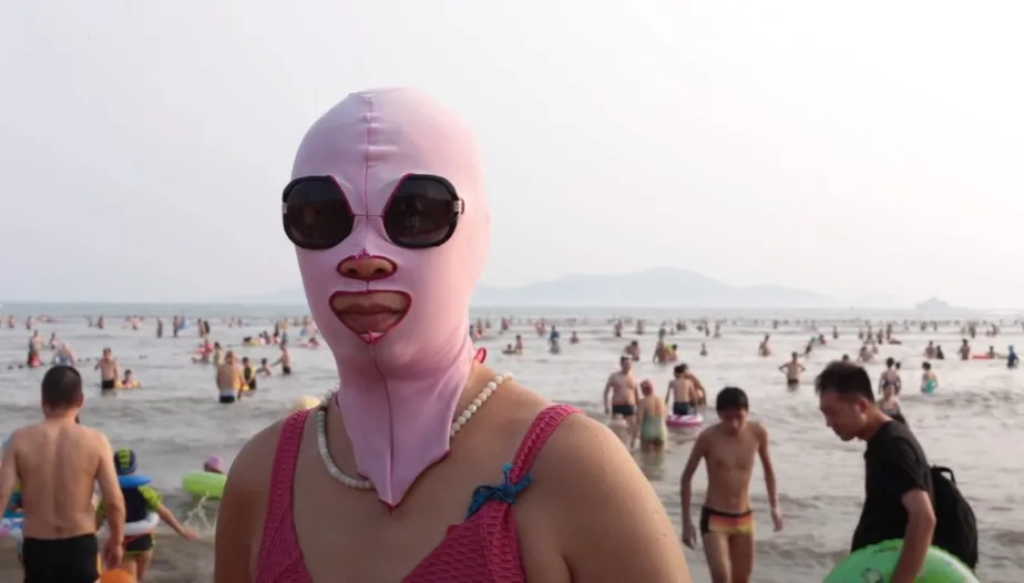 Onda de calor na China aumenta a procura por 'facekinis' 