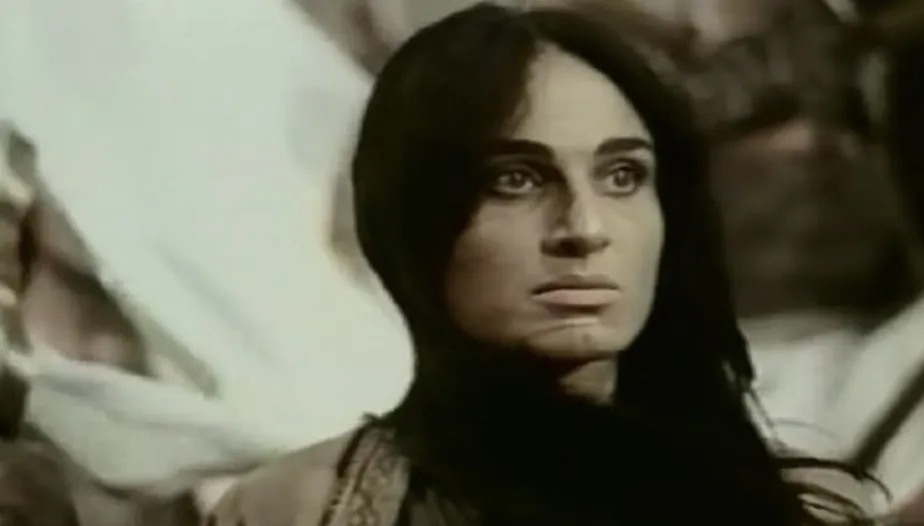 A atriz iraniana Susan Taslimi no filme 'A Morte de Yazdguerd', de 1982