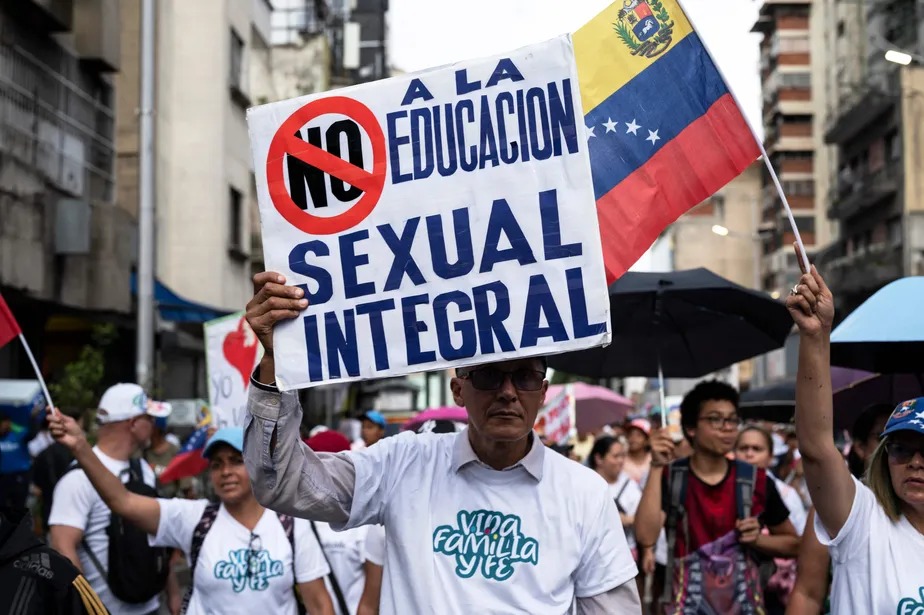 Fundamentalistas religiosos protestam contra a educação sexual nas escolas em marcha em Caracas 