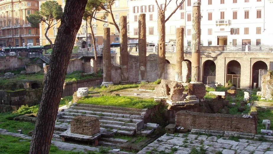 O sítio arqueológico do Largo Argentina, onde Júlio César foi assassinado