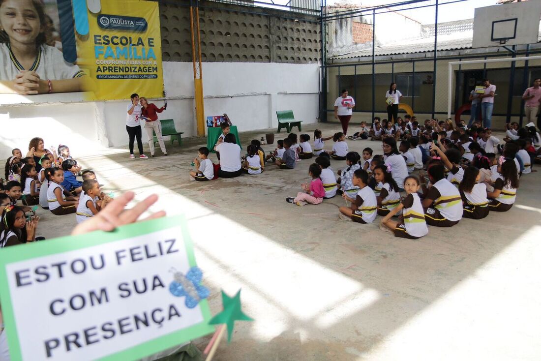 Volta às aulas aconteceram na manhã desta terça-feira (25)