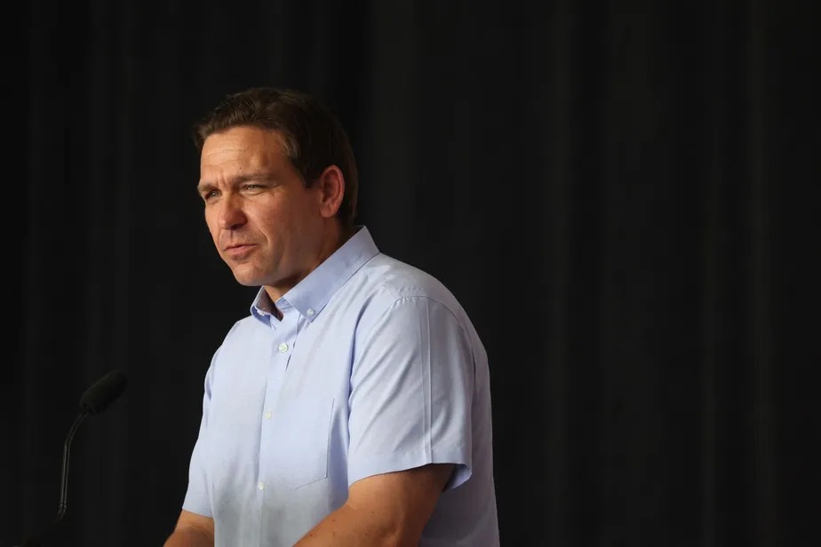 Governador da Flórida, Ron DeSantis, durante evento em Ankeny, Iowa 