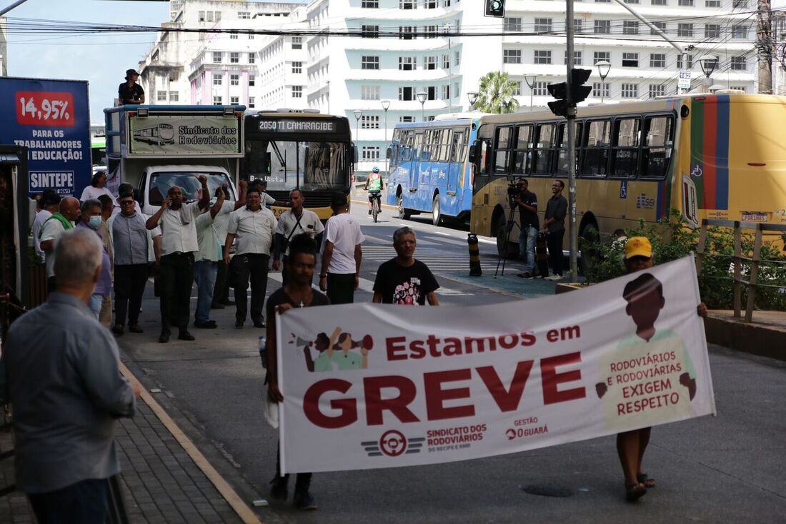 Paralisação de rodoviários deixa 1,8 milhão de passageiros com acesso prejudicado aos ônibus