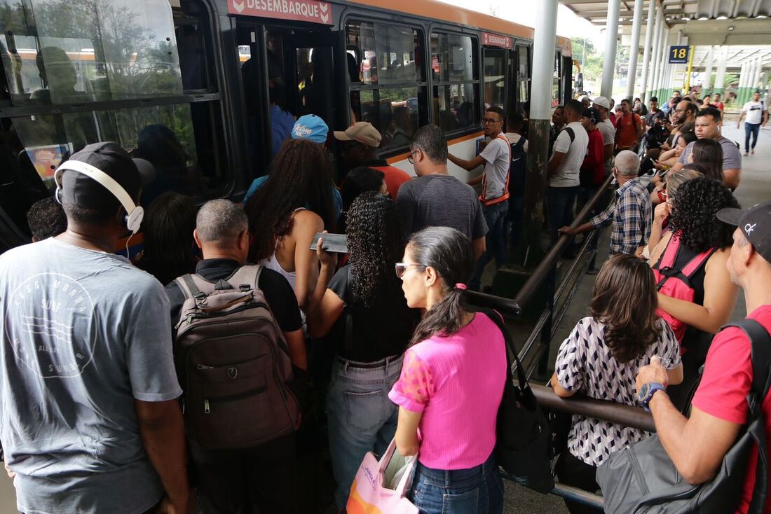 Movimentação no TI Pelópidas em segundo dia de greve